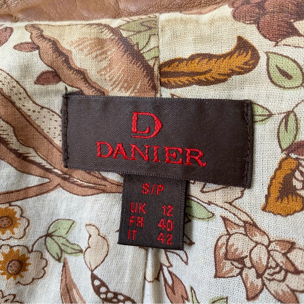 DANIER | Floral Tan Jacket - Picture 3 of 16